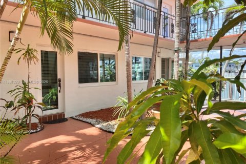 Condo in Miami Beach, Florida, 2 bedrooms  № 2046574 - photo 14