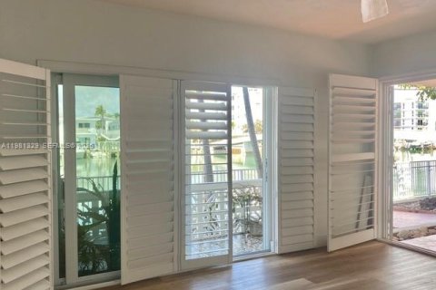 Condominio en venta en Miami Beach, Florida, 2 dormitorios, 98.38 m2 № 2046574 - foto 10