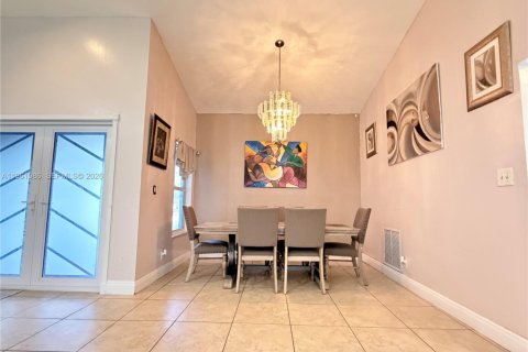 Villa ou maison à vendre à Sunrise, Floride: 4 chambres, 210.33 m2 № 2025115 - photo 13