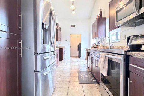 Villa ou maison à vendre à Sunrise, Floride: 4 chambres, 210.33 m2 № 2025115 - photo 16