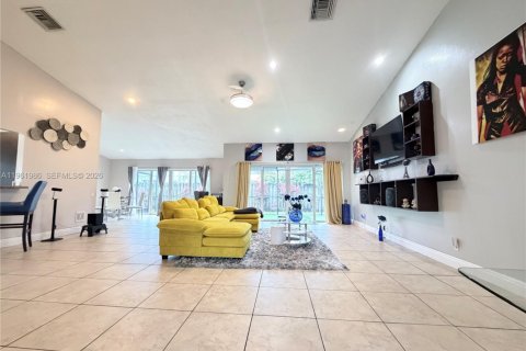Villa ou maison à vendre à Sunrise, Floride: 4 chambres, 210.33 m2 № 2025115 - photo 7