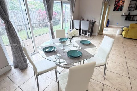 Villa ou maison à vendre à Sunrise, Floride: 4 chambres, 210.33 m2 № 2025115 - photo 22