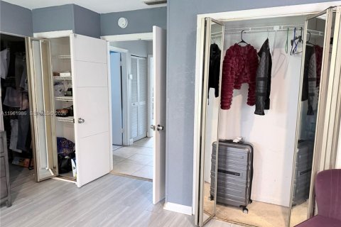 Villa ou maison à vendre à Sunrise, Floride: 4 chambres, 210.33 m2 № 2025115 - photo 30