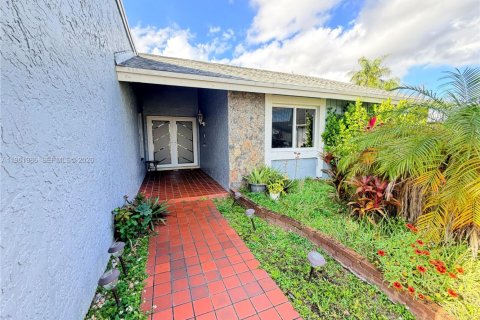 Villa ou maison à vendre à Sunrise, Floride: 4 chambres, 210.33 m2 № 2025115 - photo 4