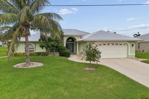 House in Punta Gorda, Florida 3 bedrooms, 182.09 sq.m. № 2378337