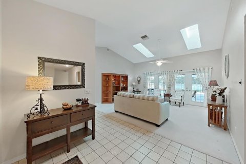 House in Seffner, Florida 4 bedrooms, 244.8 sq.m. № 2195594 - photo 12