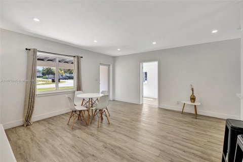 House in Fort Lauderdale, Florida 3 bedrooms, 111.02 sq.m. № 1895887 - photo 7