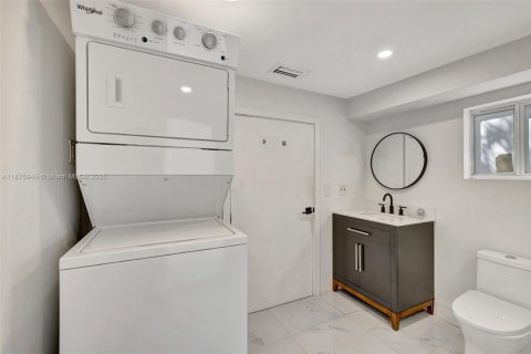 House in Fort Lauderdale, Florida 3 bedrooms, 111.02 sq.m. № 1895887 - photo 19