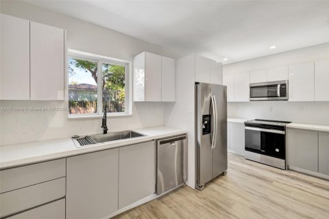 House in Fort Lauderdale, Florida 3 bedrooms, 111.02 sq.m. № 1895887 - photo 14