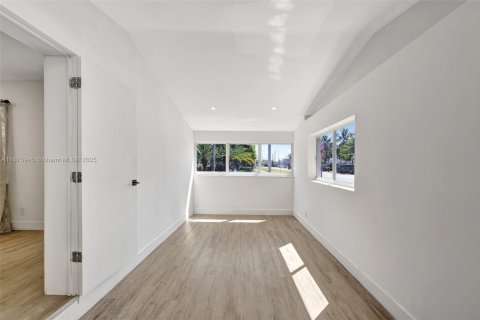House in Fort Lauderdale, Florida 3 bedrooms, 111.02 sq.m. № 1895887 - photo 16