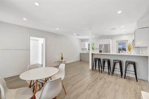 House in Fort Lauderdale, Florida 3 bedrooms, 111.02 sq.m. № 1895887 - photo 6