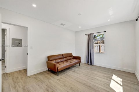 House in Fort Lauderdale, Florida 3 bedrooms, 111.02 sq.m. № 1895887 - photo 23