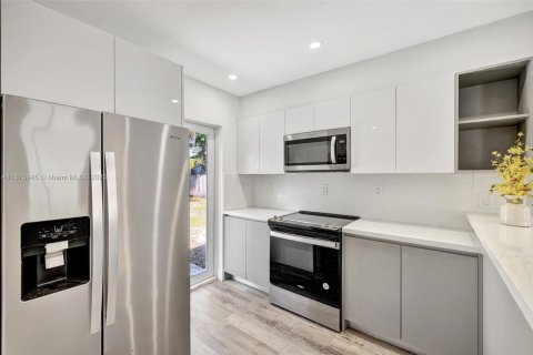 House in Fort Lauderdale, Florida 3 bedrooms, 111.02 sq.m. № 1895887 - photo 10