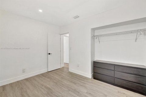 House in Fort Lauderdale, Florida 3 bedrooms, 111.02 sq.m. № 1895887 - photo 27