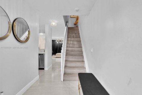 Townhouse in Lauderhill, Florida 2 bedrooms, 113.71 sq.m. № 1989815 - photo 13