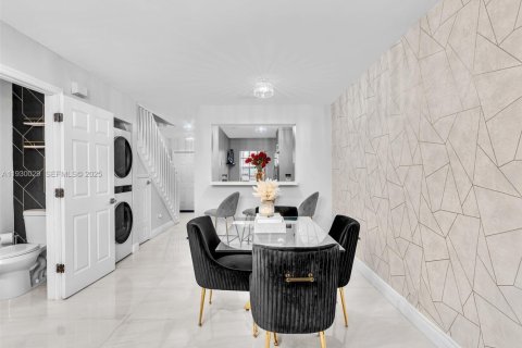 Townhouse in Lauderhill, Florida 2 bedrooms, 113.71 sq.m. № 1989815 - photo 22