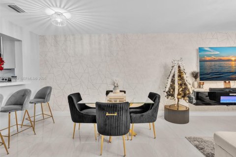 Townhouse in Lauderhill, Florida 2 bedrooms, 113.71 sq.m. № 1989815 - photo 20