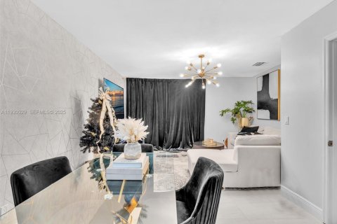 Townhouse in Lauderhill, Florida 2 bedrooms, 113.71 sq.m. № 1989815 - photo 18