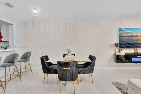 Townhouse in Lauderhill, Florida 2 bedrooms, 113.71 sq.m. № 1989815 - photo 16