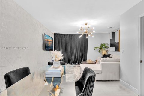 Townhouse in Lauderhill, Florida 2 bedrooms, 113.71 sq.m. № 1989815 - photo 8