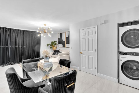 Townhouse in Lauderhill, Florida 2 bedrooms, 113.71 sq.m. № 1989815 - photo 24