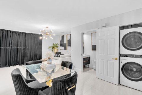 Townhouse in Lauderhill, Florida 2 bedrooms, 113.71 sq.m. № 1989815 - photo 12