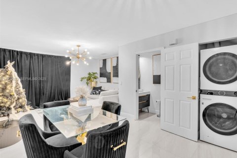 Townhouse in Lauderhill, Florida 2 bedrooms, 113.71 sq.m. № 1989815 - photo 11