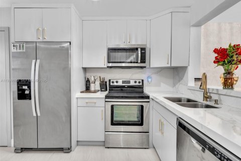 Townhouse in Lauderhill, Florida 2 bedrooms, 113.71 sq.m. № 1989815