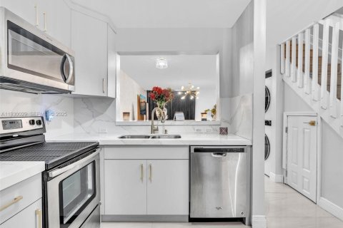 Townhouse in Lauderhill, Florida 2 bedrooms, 113.71 sq.m. № 1989815 - photo 5