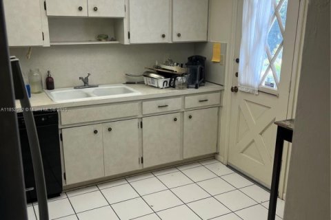 Condo in Coral Gables, Florida, 2 bedrooms  № 1880112 - photo 15