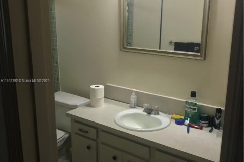 Condo in Coral Gables, Florida, 2 bedrooms  № 1880112 - photo 10