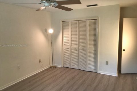 Condo in Coral Gables, Florida, 2 bedrooms  № 1880112 - photo 12