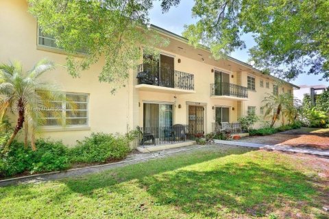 Condo in Coral Gables, Florida, 2 bedrooms  № 1880112 - photo 3