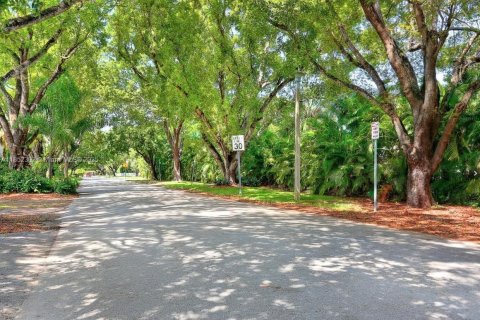 Condo in Coral Gables, Florida, 2 bedrooms  № 1880112 - photo 2
