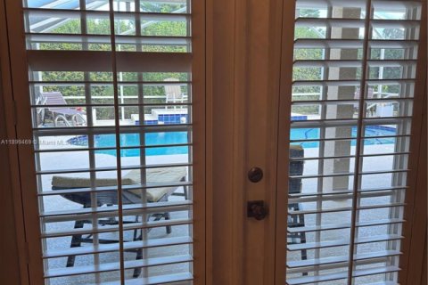 House in Vero Beach, Florida 4 bedrooms, 357.95 sq.m. № 1951417 - photo 14