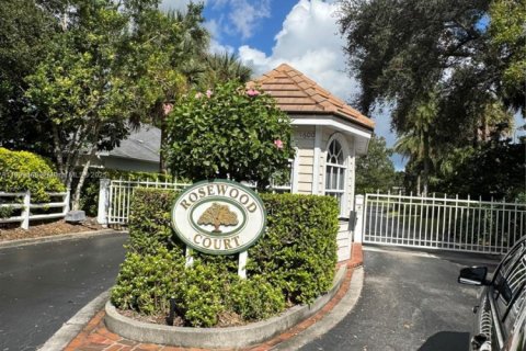 House in Vero Beach, Florida 4 bedrooms, 357.95 sq.m. № 1951417 - photo 4