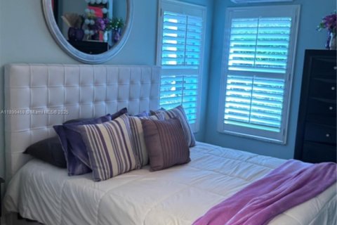 House in Vero Beach, Florida 4 bedrooms, 357.95 sq.m. № 1951417 - photo 18
