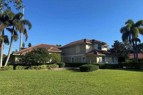 House in Vero Beach, Florida 4 bedrooms, 357.95 sq.m. № 1951417 - photo 1