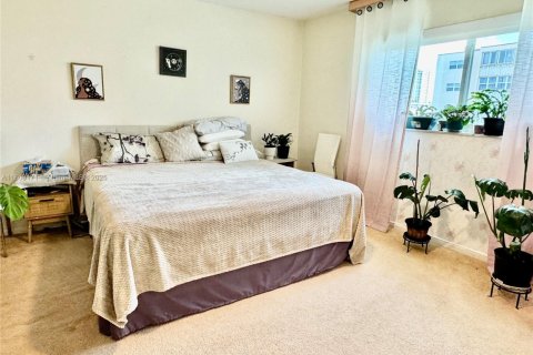 Condominio en venta en Hallandale Beach, Florida, 1 dormitorio, 78.69 m2 № 1774404 - foto 8