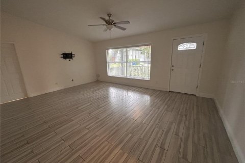 Casa en alquiler en Winter Park, Florida, 4 dormitorios, 137.87 m2 № 1911806 - foto 2