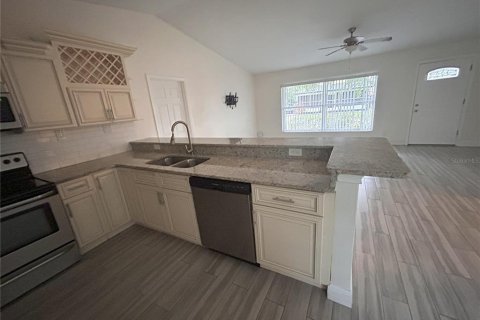 Casa en alquiler en Winter Park, Florida, 4 dormitorios, 137.87 m2 № 1911806 - foto 4