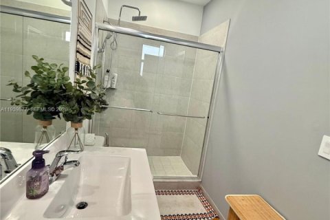 Adosado en venta en Miami, Florida, 3 dormitorios, 123.37 m2 № 1997667 - foto 14