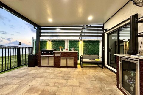 Adosado en venta en Miami, Florida, 3 dormitorios, 123.37 m2 № 1997667 - foto 4