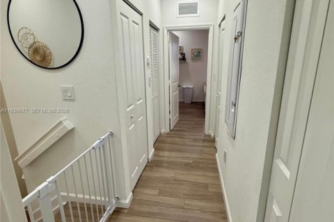 Adosado en venta en Miami, Florida, 3 dormitorios, 123.37 m2 № 1997667 - foto 17