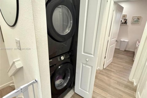 Adosado en venta en Miami, Florida, 3 dormitorios, 123.37 m2 № 1997667 - foto 7