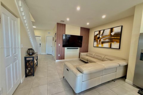 Adosado en venta en Miami, Florida, 3 dormitorios, 123.37 m2 № 1997667 - foto 9