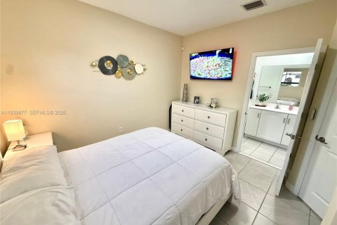 Adosado en venta en Miami, Florida, 3 dormitorios, 123.37 m2 № 1997667 - foto 13