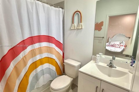 Adosado en venta en Miami, Florida, 3 dormitorios, 123.37 m2 № 1997667 - foto 10