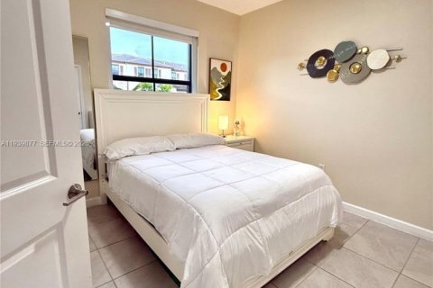 Adosado en venta en Miami, Florida, 3 dormitorios, 123.37 m2 № 1997667 - foto 25