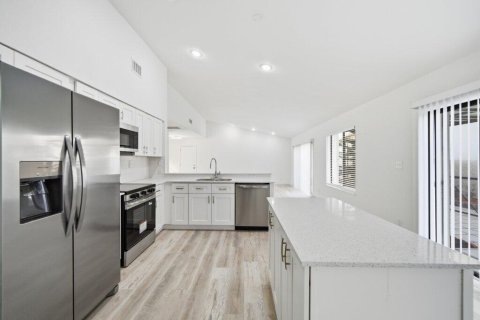 Купить виллу или дом в Делрей-Бич, Флорида 4 комнаты, 165.55м2, № 2085917 - фото 9